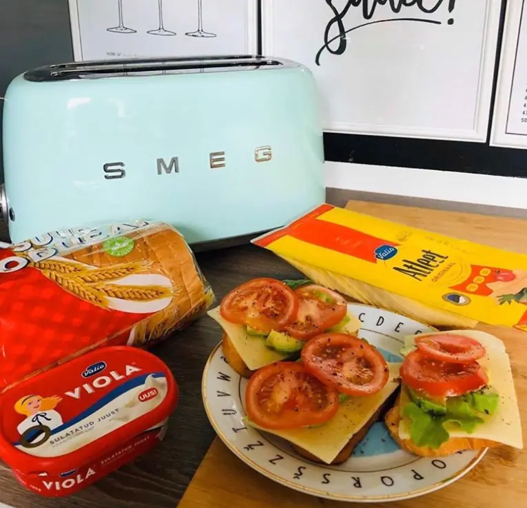 Máy nướng bánh mì Smeg TSF01