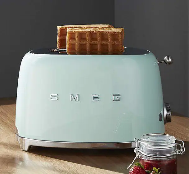 máy nướng bánh mỳ Smeg TSF01PGEU siêu ngon