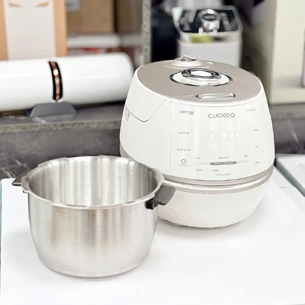 Nồi cơm cao tần Cuckoo CRP-CHAS109FW 1.8L (lòng nồi inox)