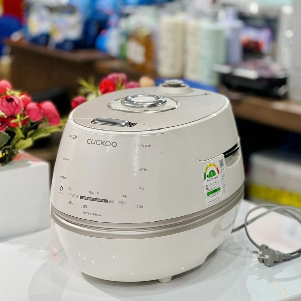 Nồi cơm cao tần Cuckoo CRP-DHAS069FW 1.08L (lòng nồi inox)